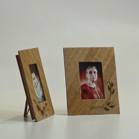 banana leaf mother's photo frame with stand