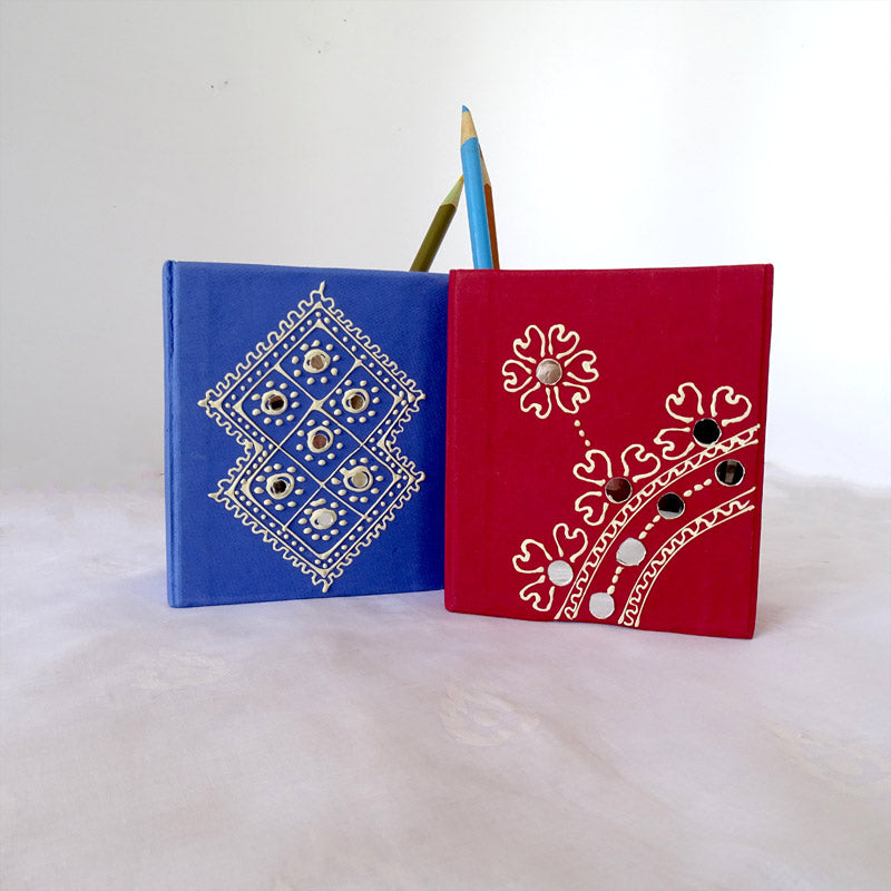 hand-designed-ethnic-traditional-mural-art-pen-stand