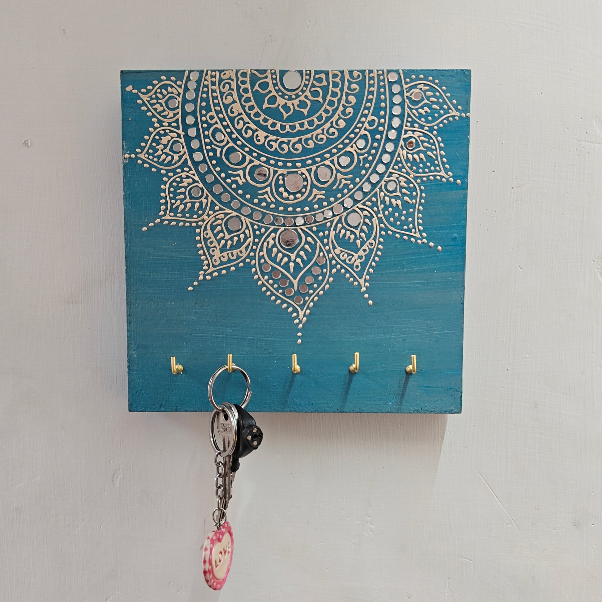 Traditional Lippan Art Wall-Mount Key Holder