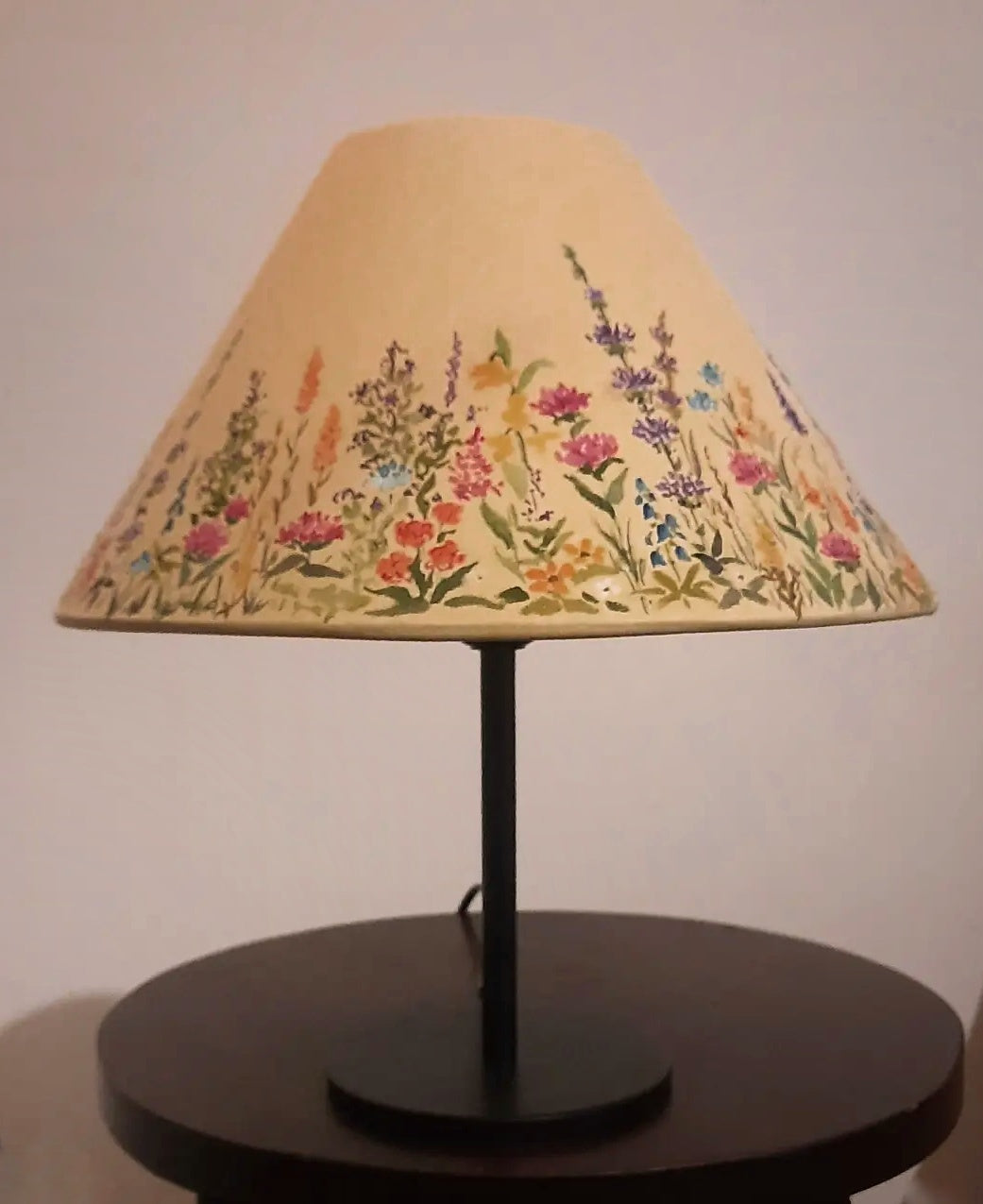 hand-drawn artistic table lamp by navavihan