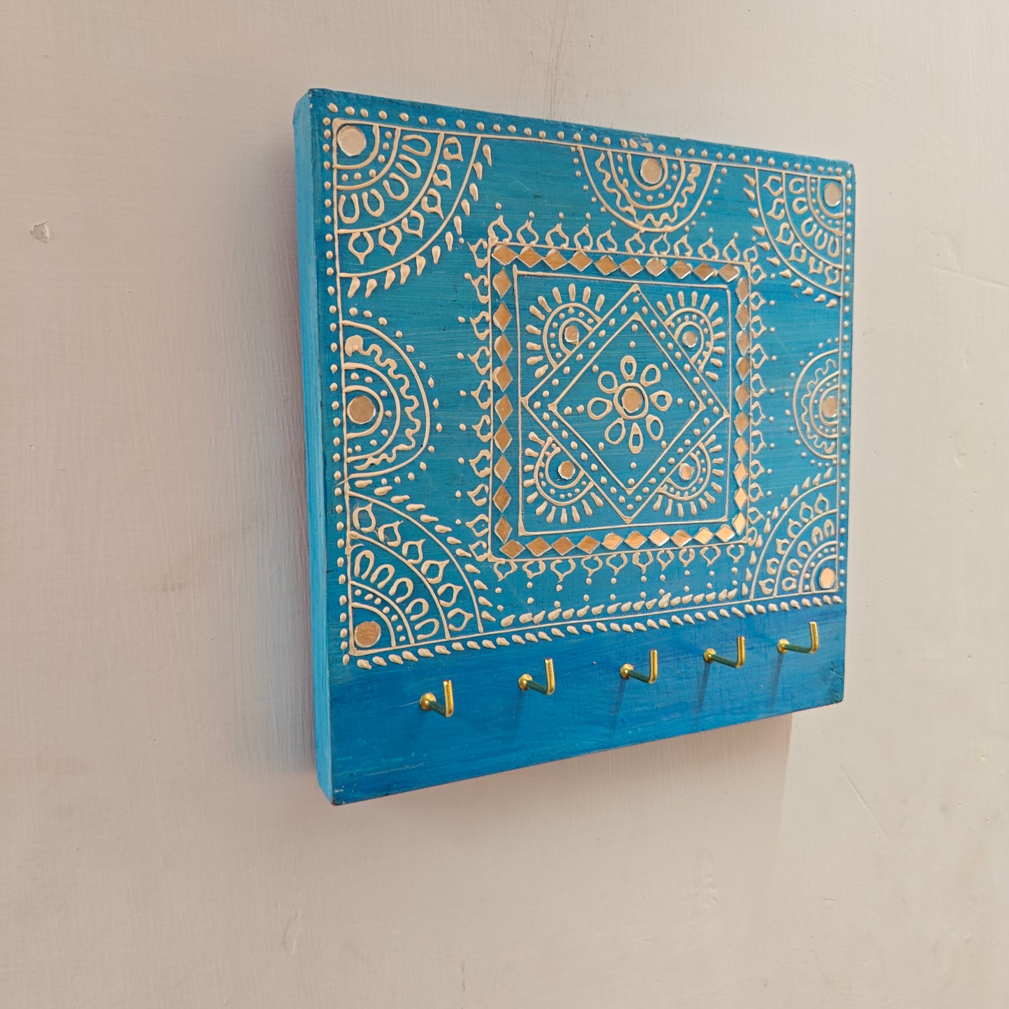 Traditional Lippan Art Wall-Mount Key Holder