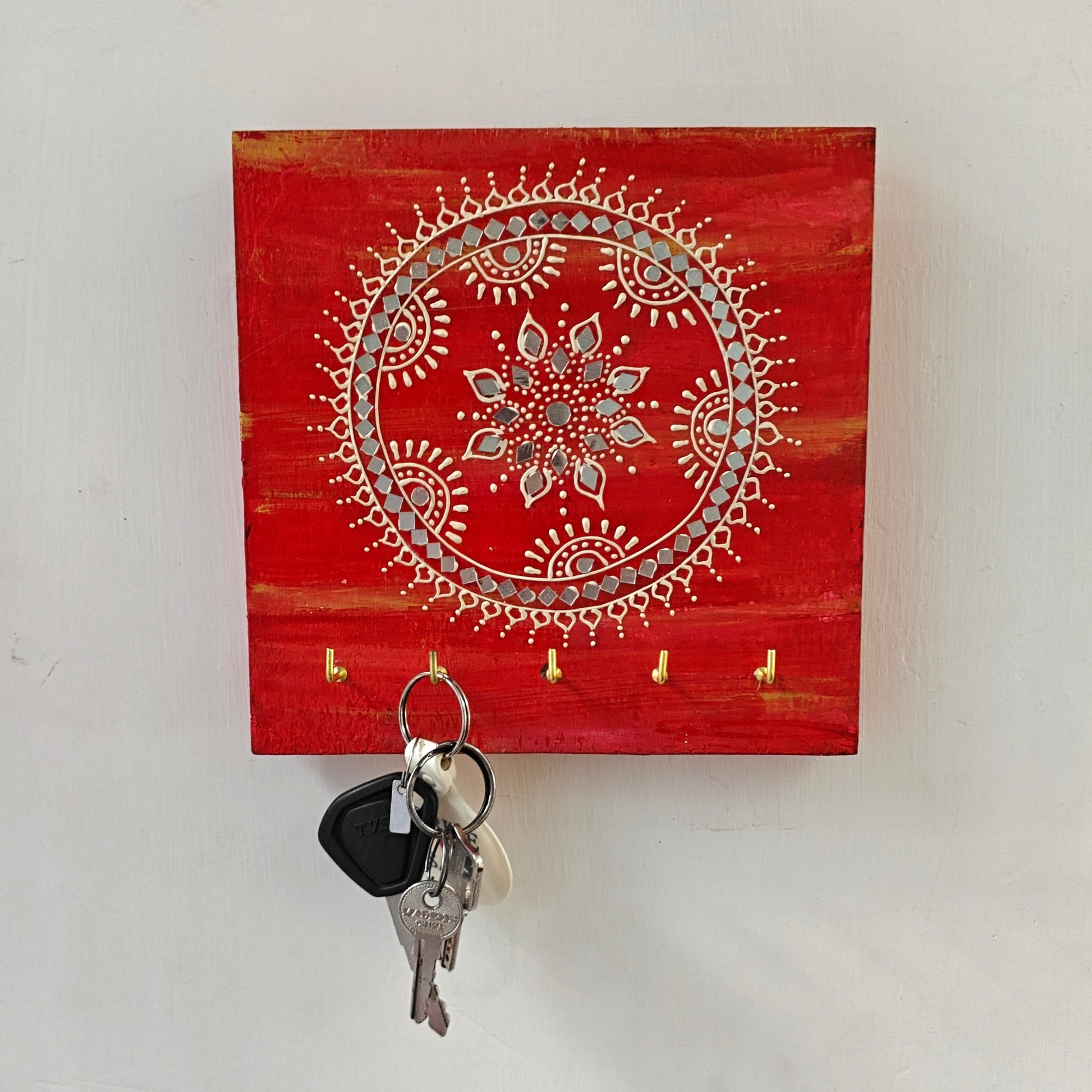 Traditional Lippan Art Wall-Mount Key Holder