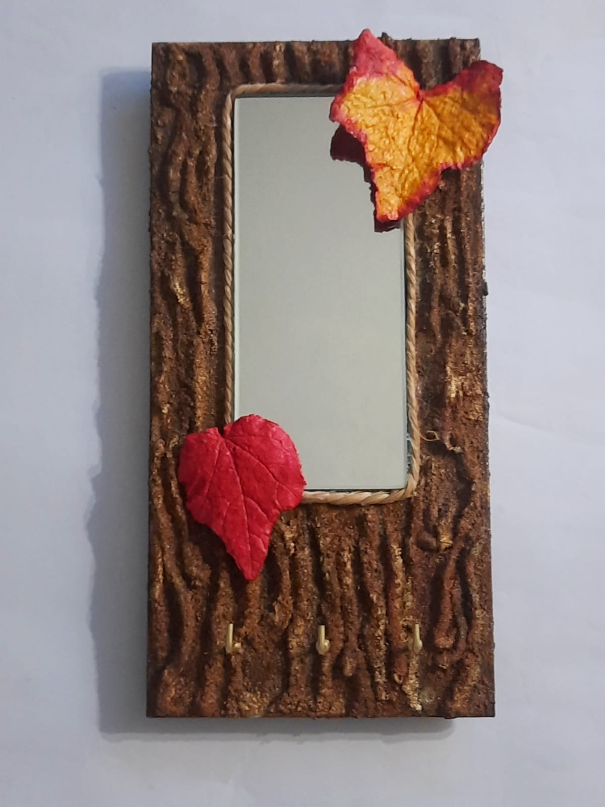 decorative-handcrafted-mirror-with-keyholders-in-wood-free-paper-pulp