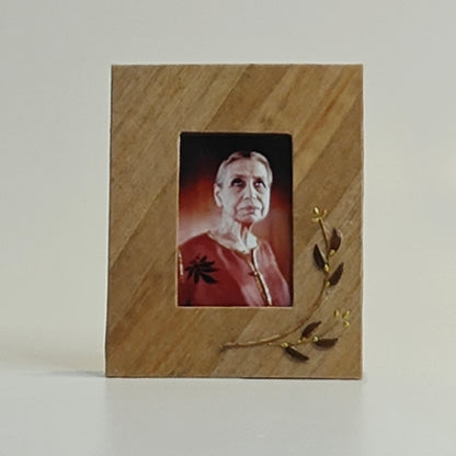 banana leaf picture frame of the realisation aspect of the mother