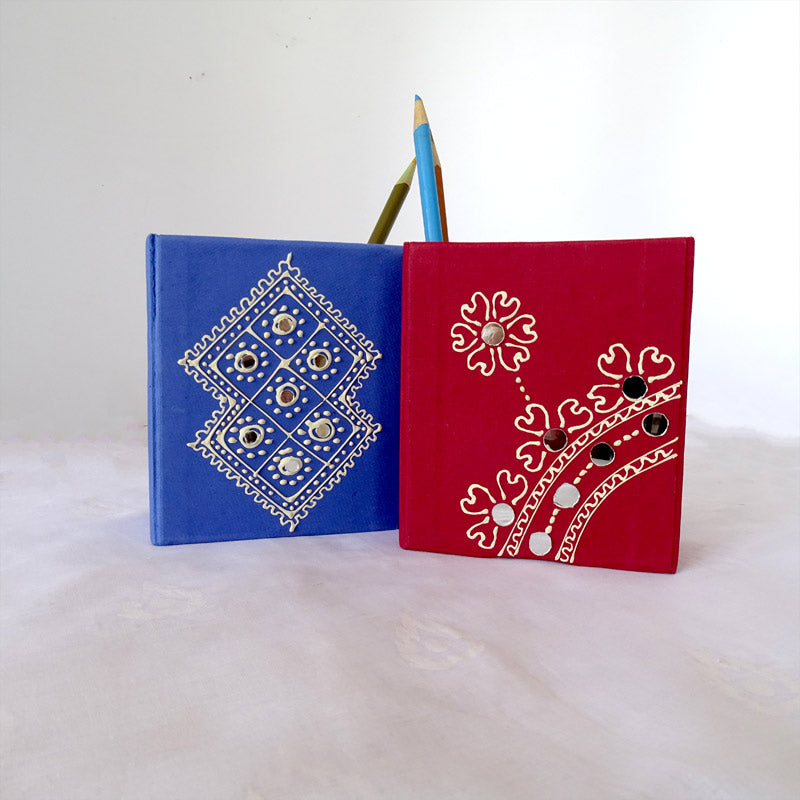 hand-designed-ethnic-traditional-mural-art-pen-stand